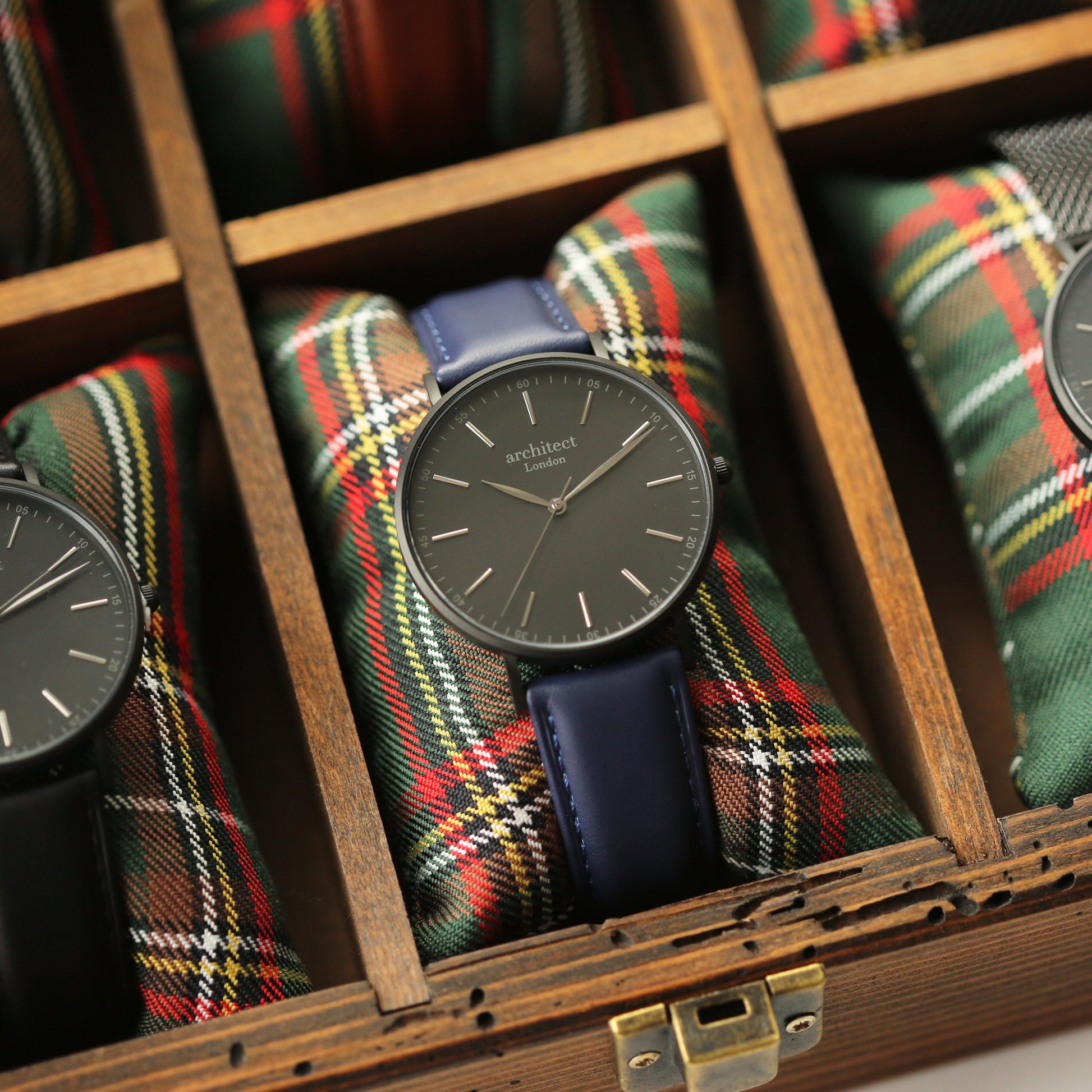 Modern Font Engraving - Men's Minimalist Watch + Admiral Blue Strap - Salim Fashion