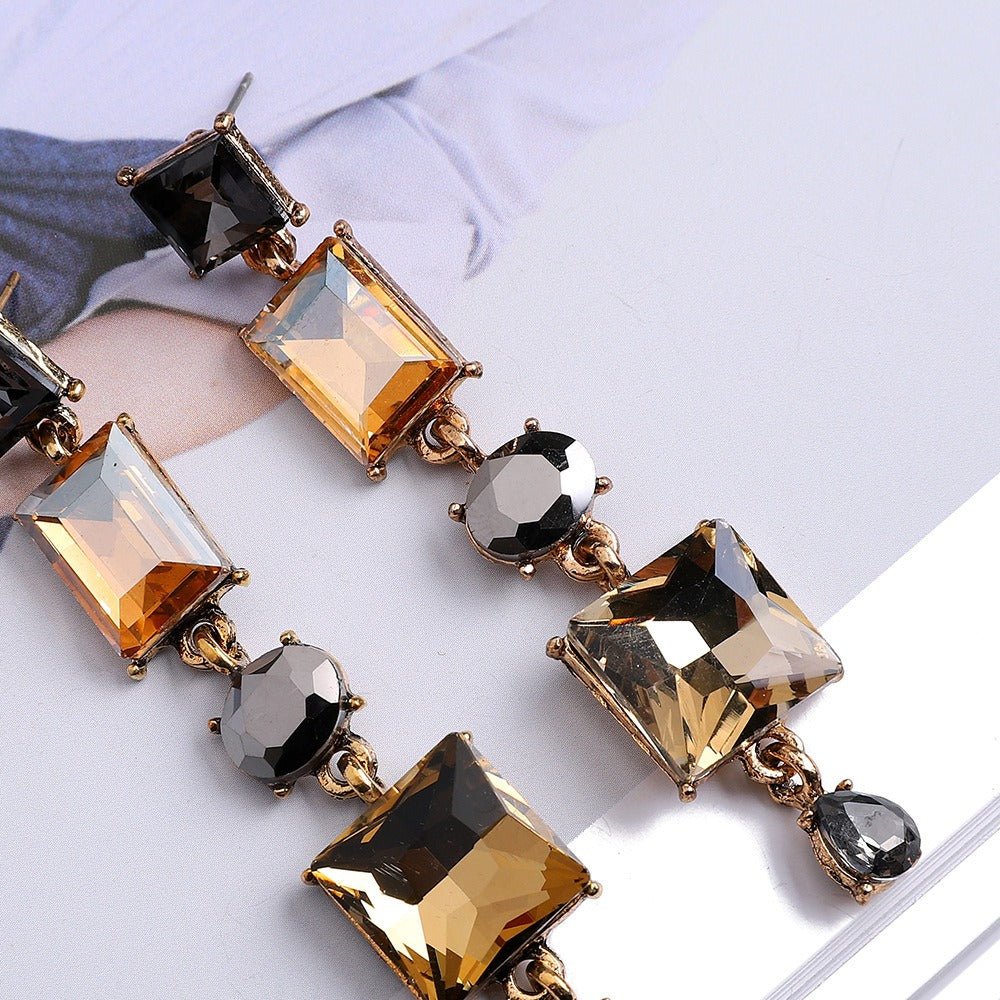 Elegant and versatile earrings and jewelry - Salim Fashion